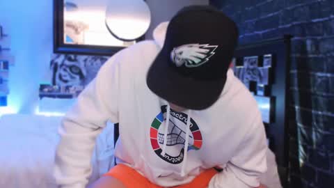 Snapshot of tommy_knuckles chatting on September 14, 11:15 pm Tommy online show from September 14, 11:15 pm