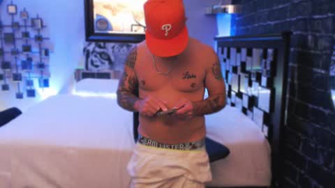 Snapshot of tommy_knuckles chatting on September 15, 12:49 pm Tommy online show from September 15, 12:49 pm