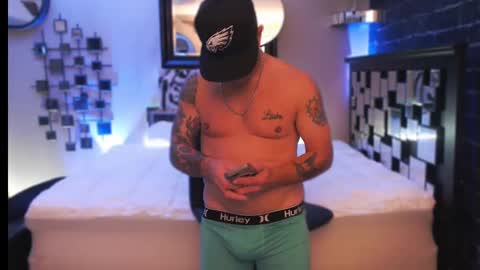 Snapshot of tommy_knuckles chatting on September 23, 7:55 am Tommy online show from September 23, 7:55 am