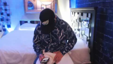 Snapshot of tommy_knuckles chatting on October 11, 1:20 pm Tommy online show from October 11, 1:20 pm