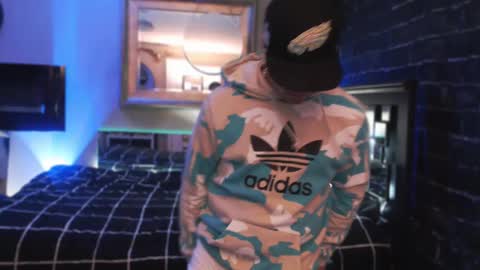 Snapshot of tommy_knuckles chatting on October 19, 6:36 am Tommy online show from October 19, 6:36 am