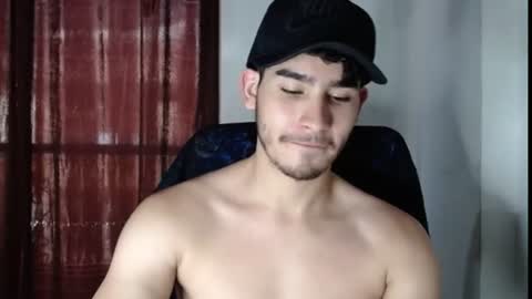 Snapshot of tommycutee21 chatting on July 21, 9:39 pm tommycutee21 online show from July 21, 9:39 pm