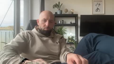 Thomas Fit online show from October 24, 7:05 am