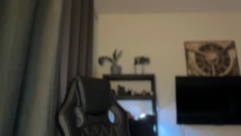 Thomas Fit online show from February 15, 6:15 pm