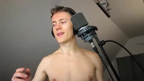 Snapshot of tomtimon11 chatting on November 2, 4:20 pm tomtimon11 online show from November 2, 4:20 pm