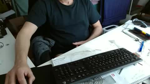 Tom online show from April 2, 10:24 am