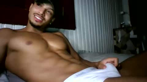 Snapshot of tomtresor chatting on January 15, 5:12 am tomtresor online show from January 15, 5:12 am
