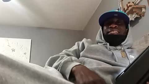 Snapshot of tomuchwauce1 chatting on February 24, 5:38 am tomuchwauce1 online show from February 24, 5:38 am