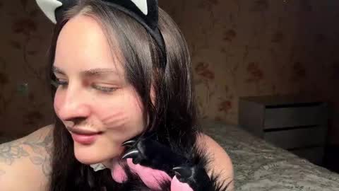 Snapshot of tondamikhail chatting on February 28, 3:13 pm Bella online show from February 28, 3:13 pm