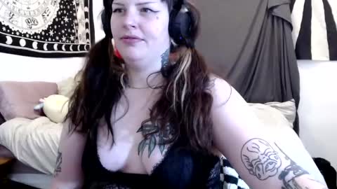 Snapshot of tonkawilde chatting on December 2, 7:16 pm Tonka Wilde online show from December 2, 7:16 pm