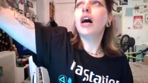 Snapshot of tonkawilde chatting on February 27, 2:44 am Tonka Wilde online show from February 27, 2:44 am