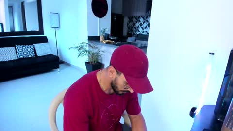 Snapshot of tony_muscle1 chatting on December 9, 10:09 pm tony muscle1 online show from December 9, 10:09 pm