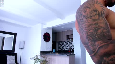 Snapshot of tony_muscle1 chatting on December 12, 8:32 pm tony muscle1 online show from December 12, 8:32 pm