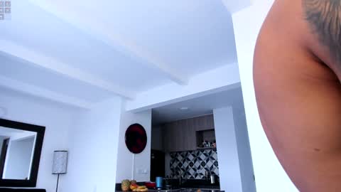 Snapshot of tony_muscle1 chatting on December 26, 10:20 pm tony muscle1 online show from December 26, 10:20 pm