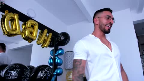 Snapshot of tony_muscle1 chatting on December 27, 11:10 pm tony muscle1 online show from December 27, 11:10 pm