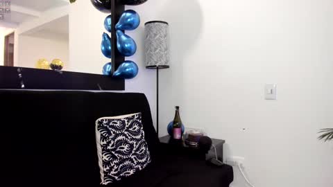 Snapshot of tony_muscle1 chatting on December 28, 2:11 am tony muscle1 online show from December 28, 2:11 am
