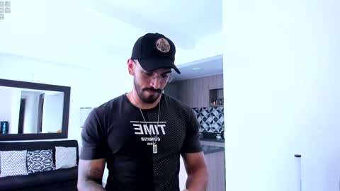 Snapshot of tony_muscle1 chatting on January 5, 9:14 pm tony muscle1 online show from January 5, 9:14 pm