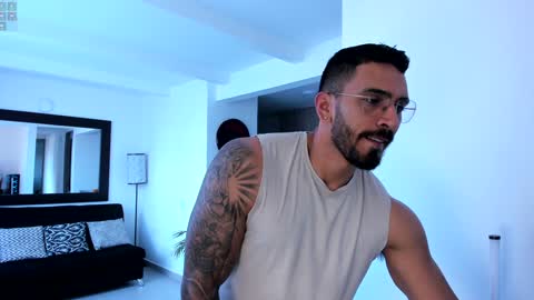 Snapshot of tony_muscle1 chatting on January 6, 9:22 pm tony muscle1 online show from January 6, 9:22 pm
