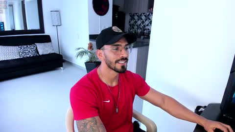Snapshot of tony_muscle1 chatting on January 7, 10:08 pm tony muscle1 online show from January 7, 10:08 pm