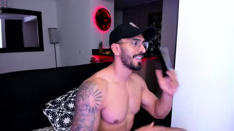 Snapshot of tony_muscle1 chatting on January 21, 11:55 pm tony muscle1 online show from January 21, 11:55 pm