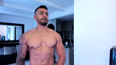 Snapshot of tony_muscle1 chatting on January 23, 9:50 pm tony muscle1 online show from January 23, 9:50 pm