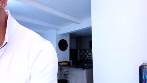 Snapshot of tony_muscle1 chatting on January 24, 9:47 pm tony muscle1 online show from January 24, 9:47 pm