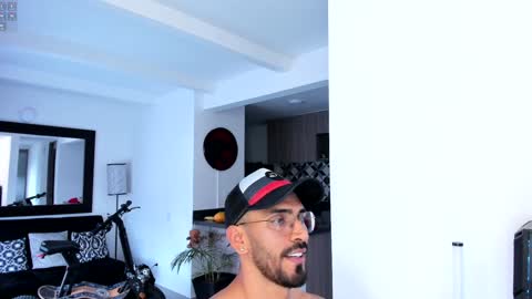Snapshot of tony_muscle1 chatting on January 27, 9:55 pm tony muscle1 online show from January 27, 9:55 pm