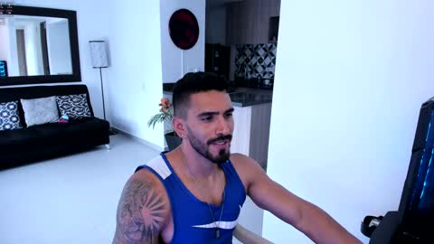 Snapshot of tony_muscle1 chatting on January 28, 8:58 pm tony muscle1 online show from January 28, 8:58 pm