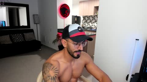 Snapshot of tony_muscle1 chatting on January 29, 3:01 am tony muscle1 online show from January 29, 3:01 am