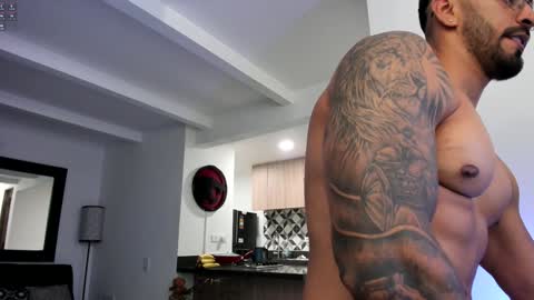 Snapshot of tony_muscle1 chatting on February 3, 11:58 pm tony muscle1 online show from February 3, 11:58 pm