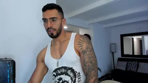 Snapshot of tony_muscle1 chatting on February 24, 10:36 pm tony muscle1 online show from February 24, 10:36 pm