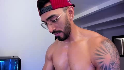 Snapshot of tony_muscle1 chatting on March 2, 1:15 am tony muscle1 online show from March 2, 1:15 am