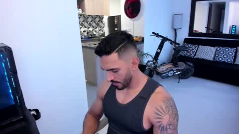 Snapshot of tony_muscle1 chatting on March 5, 10:54 pm tony muscle1 online show from March 5, 10:54 pm