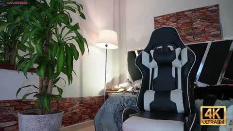 Snapshot of tony_newmen chatting on December 5, 4:09 am tony online show from December 5, 4:09 am