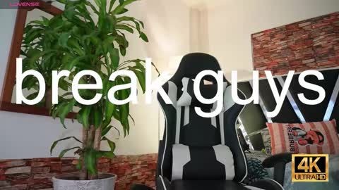 Snapshot of tony_newmen chatting on December 6, 2:46 am tony online show from December 6, 2:46 am