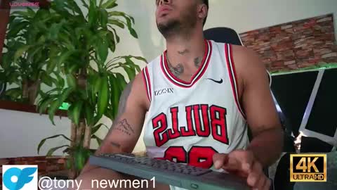 Snapshot of tony_newmen chatting on December 12, 2:44 pm tony online show from December 12, 2:44 pm