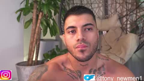Snapshot of tony_newmen chatting on October 25, 10:26 pm tony online show from October 25, 10:26 pm