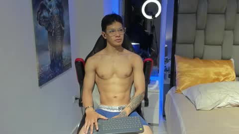 tony_petrov online show from September 12, 8:14 am