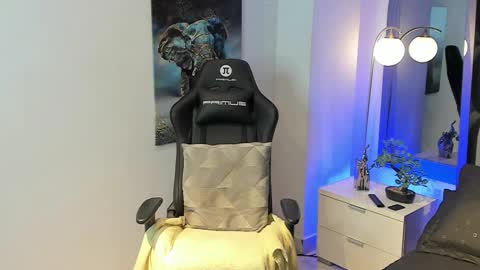 tony_petrov online show from September 21, 7:43 am