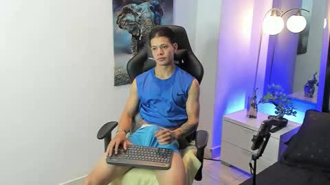 tony_petrov online show from September 23, 4:48 am