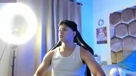 tony_petrov online show from July 4, 4:18 am