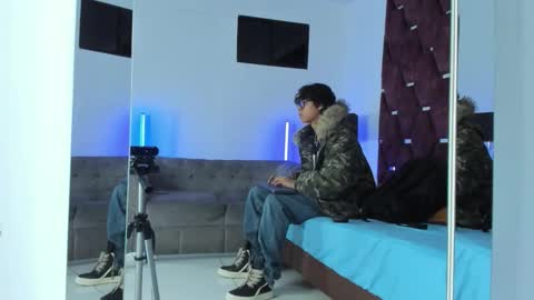 Tony Benedetti online show from March 8, 2:04 am