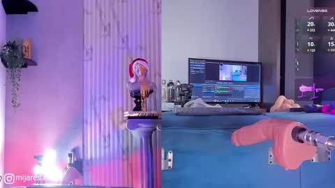 Call me Tony  Instagram -   X -  Tonymjr online show from December 31, 10:23 pm