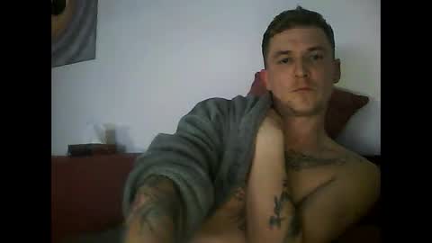 tonystrawberry online show from April 6, 9:49 pm