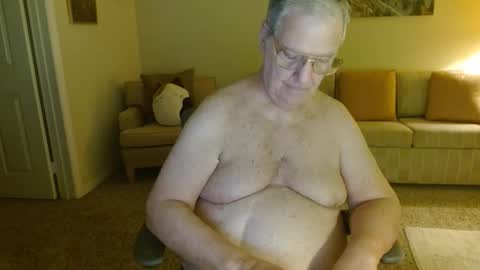 Snapshot of tonysview12000 chatting on January 11, 1:21 am tonysview12000 online show from January 11, 1:21 am