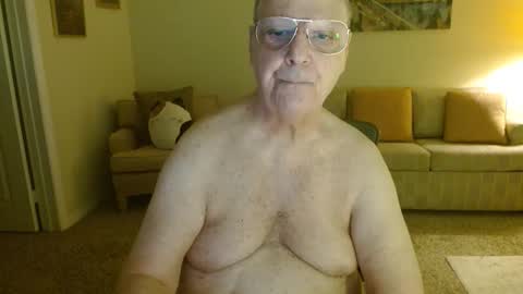 Snapshot of tonysview12000 chatting on March 3, 1:23 am tonysview12000 online show from March 3, 1:23 am