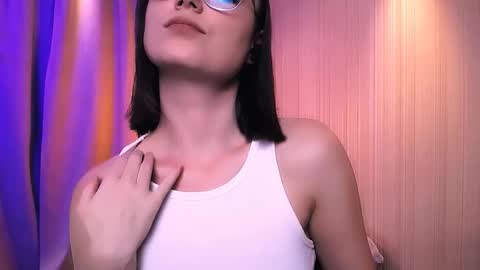 Snapshot of too_beautiful chatting on December 3, 6:50 pm Elizabeth online show from December 3, 6:50 pm