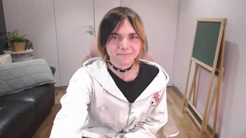 Snapshot of too_silly_ chatting on May 12, 6:10 am too_silly_ online show from May 12, 6:10 am