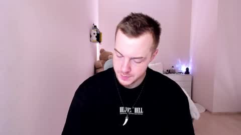 Snapshot of toohornyserj chatting on February 17, 9:30 pm toohornyserj online show from February 17, 9:30 pm