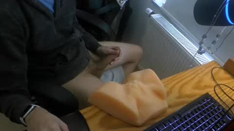 toohugeandstonedxoxo online show from April 6, 5:14 pm